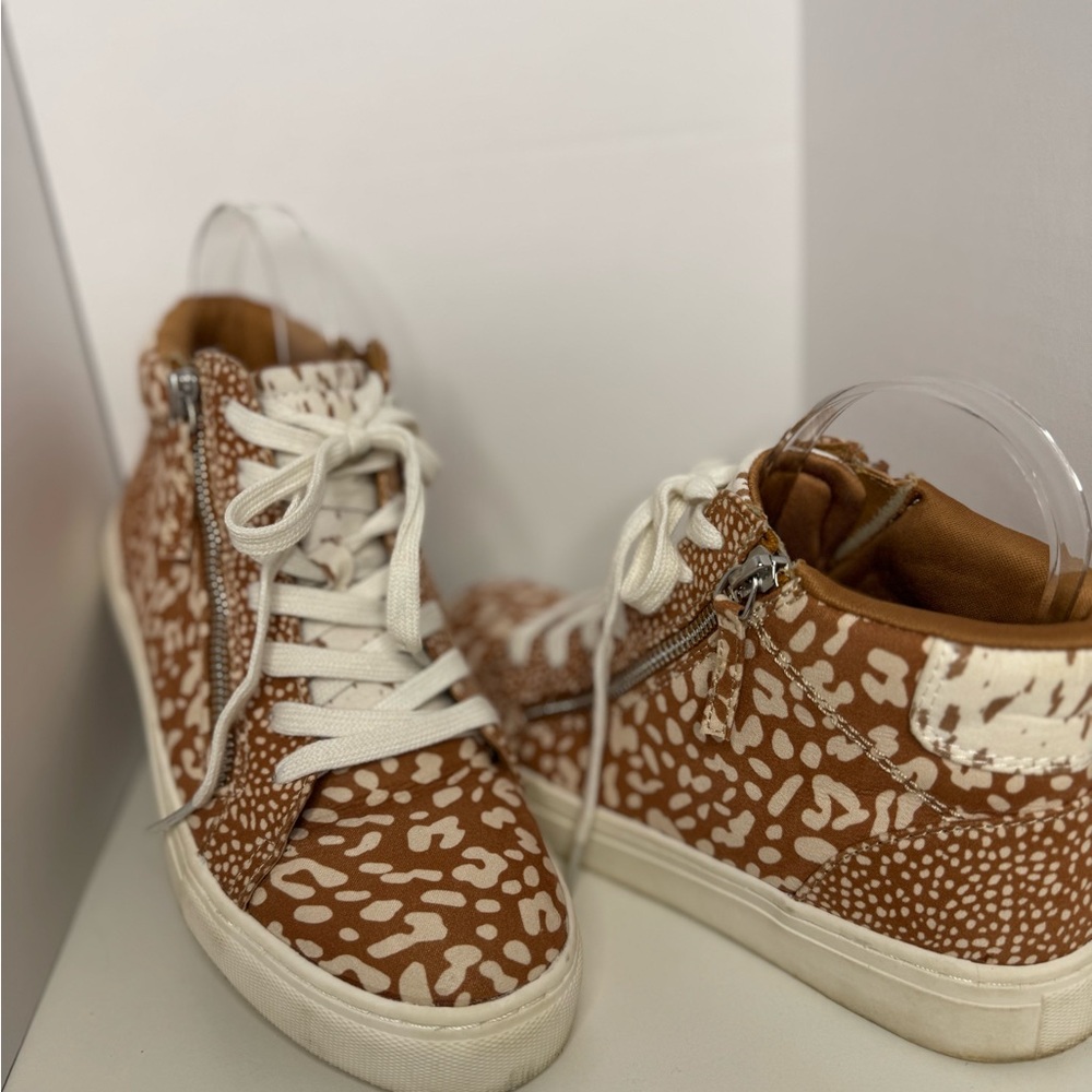 Universal Thread Brown and Cream Animal-Print High-Top Sneakers